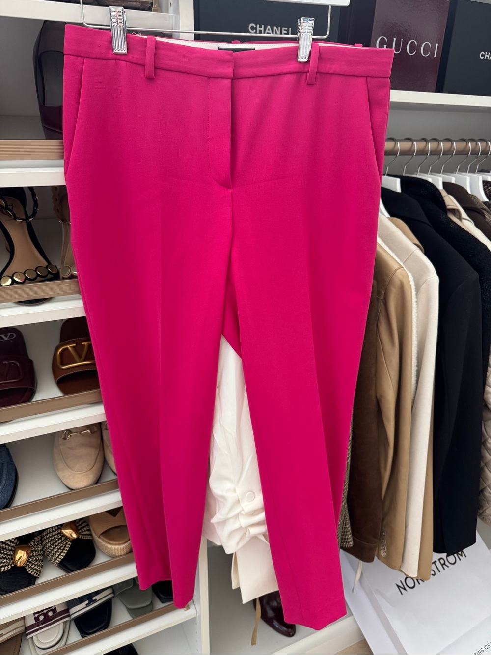 Theory tapered-Leg cropped Trousers in Fuchsia
